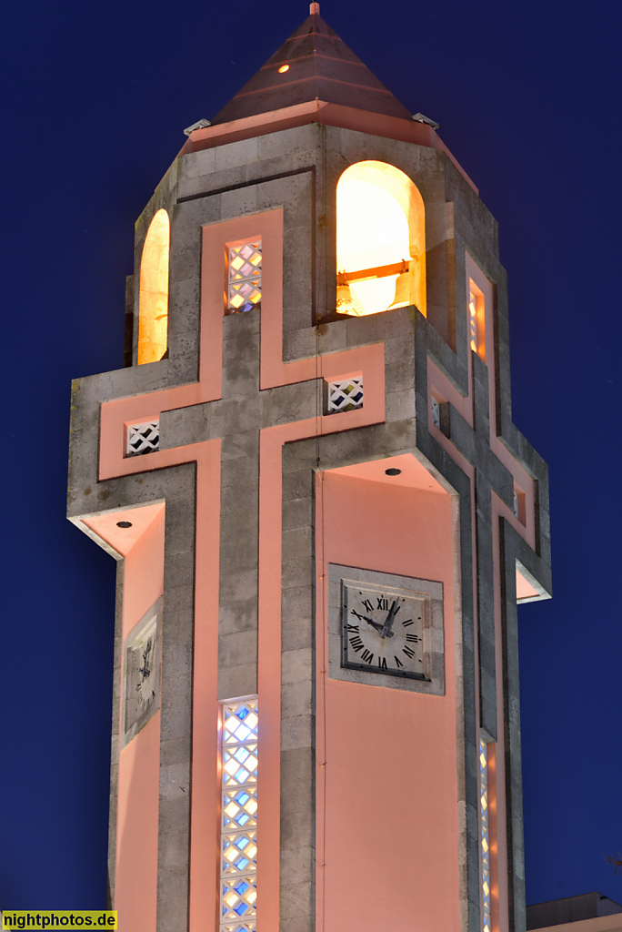 Póvoa de Varzim. Igreja Paroquial de Sao Jose de Ribamar. Erbaut 1960 von Architekt Rufino. Saniert nach 1970 von Moreira da Silva. Avenida Mouzinho de Albuquerque