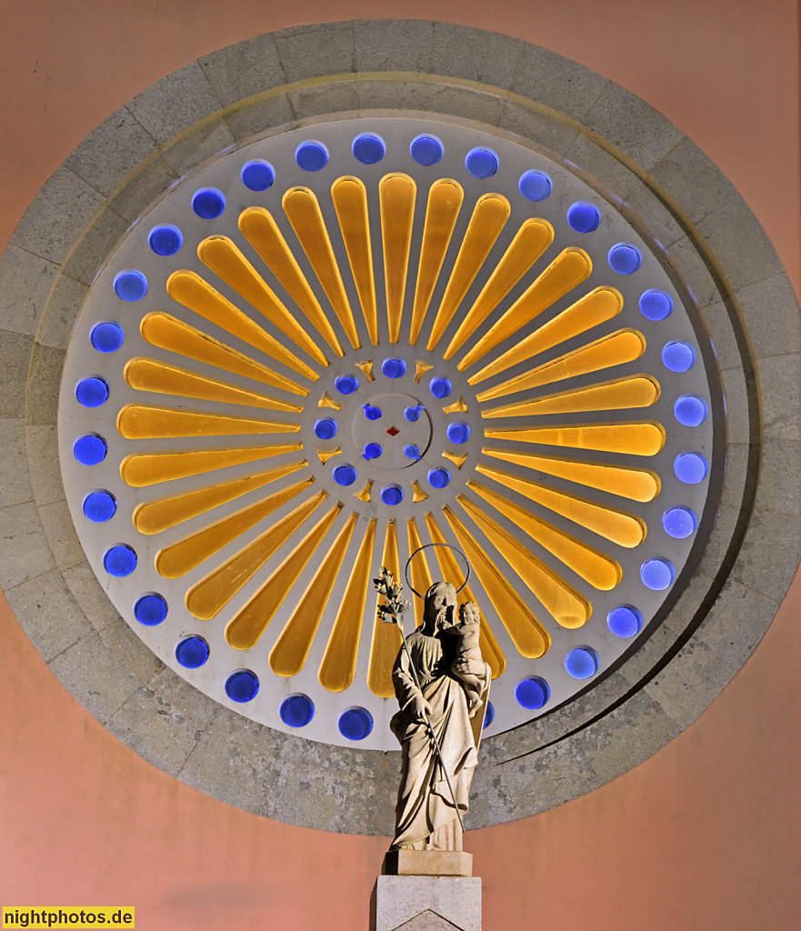 Póvoa de Varzim. Igreja Paroquial de Sao Jose de Ribamar. Erbaut 1960 von Architekt Rufino. Saniert nach 1970 von Moreira da Silva. Avenida Mouzinho de Albuquerque