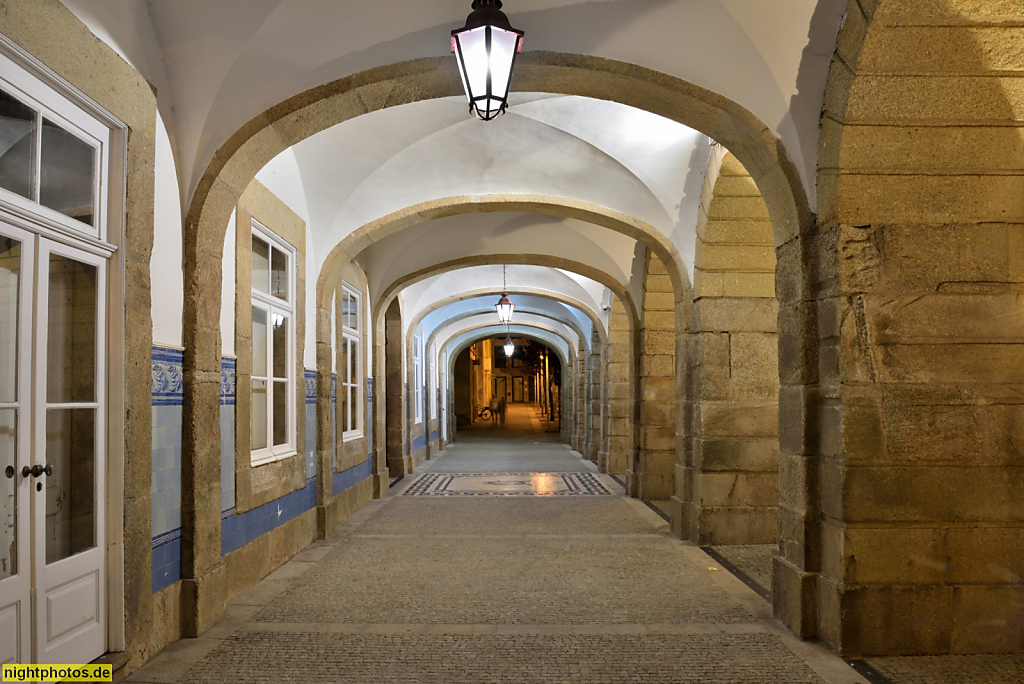 Póvoa de Varzim. Câmara Municipal. Rathaus. Erbaut neoklassizistisch 1790-1791 von Reinaldo Oudinot. Arkaden mit Kreuzgratgewölbe