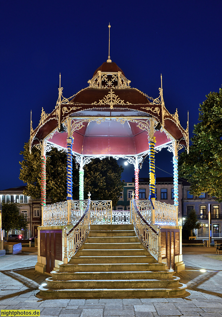 Póvoa de Varzim. Praça do Almada. Rathausplatz. Musikpavillon erbaut 1904-1905 in Jugendstil. Eisenbau
