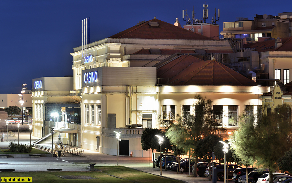Póvoa de Varzim. Spielcasino 'Casino da Povoa'. Erbaut nach 1930 von Rogério de Azevedo. Springbrunnen mit Wasserspiel. Avenida dos Descobrimentos