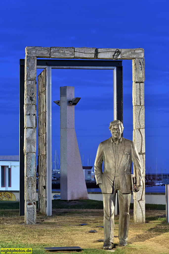 Póvoa de Varzim. Monumento a José de Azevedo. Von Bildhauerin Margarida Santos. Avenida dos Descobrimentos
