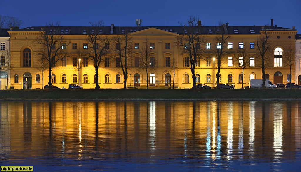 Schwerin. Schelfstadt. Diakonie-Schule. Fachschule für Sozialpädagogik. Erbaut 1845 von Ludwig Bartning spätklassizistisch als Grossherzogliches Amtshaus. Alexandrinenstrasse 19-21