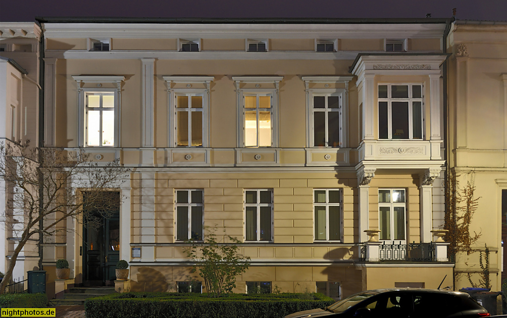 Schwerin. Schelfstadt. Wohnhaus mit klassizistischer Fassade. August-Bebel-Strasse 15