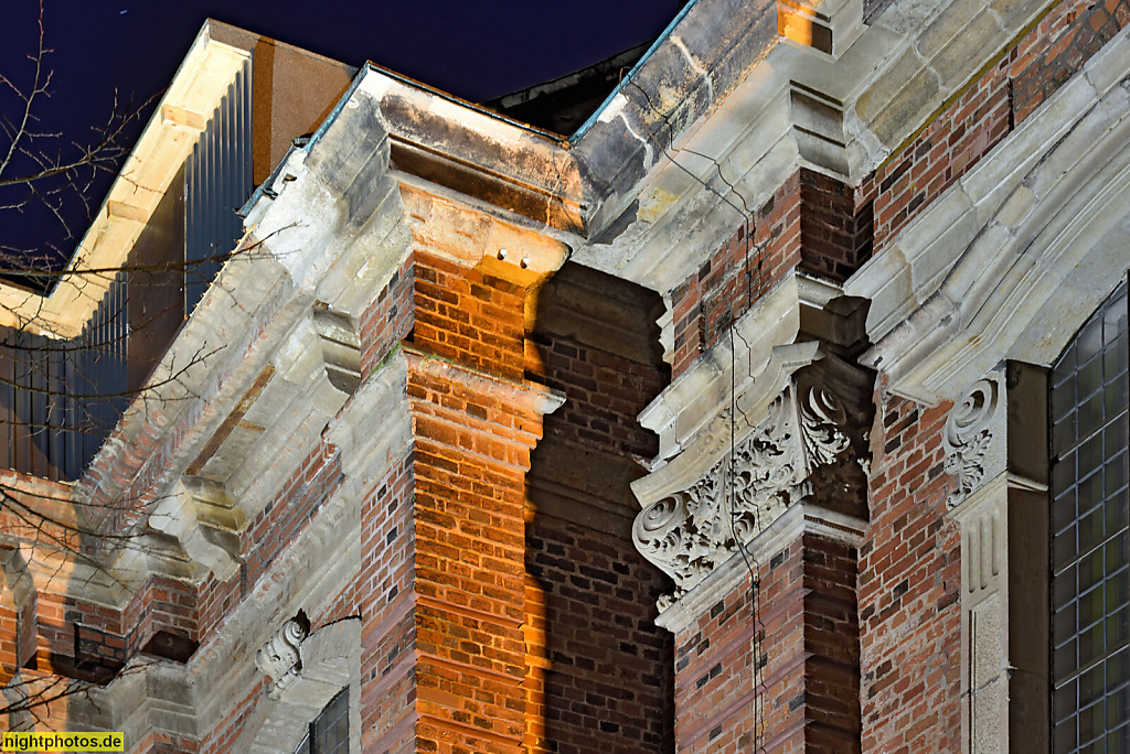 Schwerin Schelfstadt. Schelfkirche Sankt Nikolai erbaut 1708-1713 von Jacob Reutz und Leonhard Christoph Sturm. Barocker Backsteinbau mit Sandsteinelementen. Puschkinstrasse Ecke Lindenstrasse