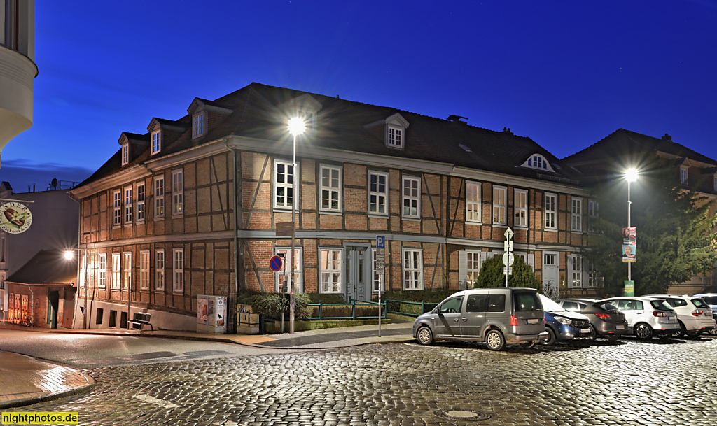 Schwerin Schelfstadt. Wohnhaus. Fachwerk mit gemauerten Ausfachungen. Schelfmarkt 3-4