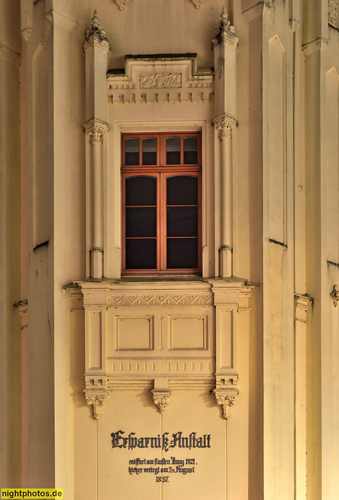 Schwerin Schelfstadt. Eckhaus neogotisch erbaut 1857 von Theodor Krüger. Erweitert 1890 von Georg Daniel. Polnisches Konsulat Lindenstr 1. Historische Sparkasse. Puschkinstr 2