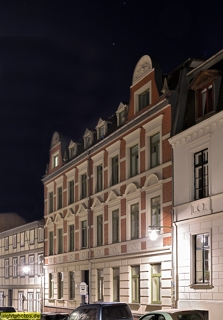 Schwerin Schelfstadt. Wohnhaus mit Giebelgauben und Quergiebeln. Kirchenstrasse 3