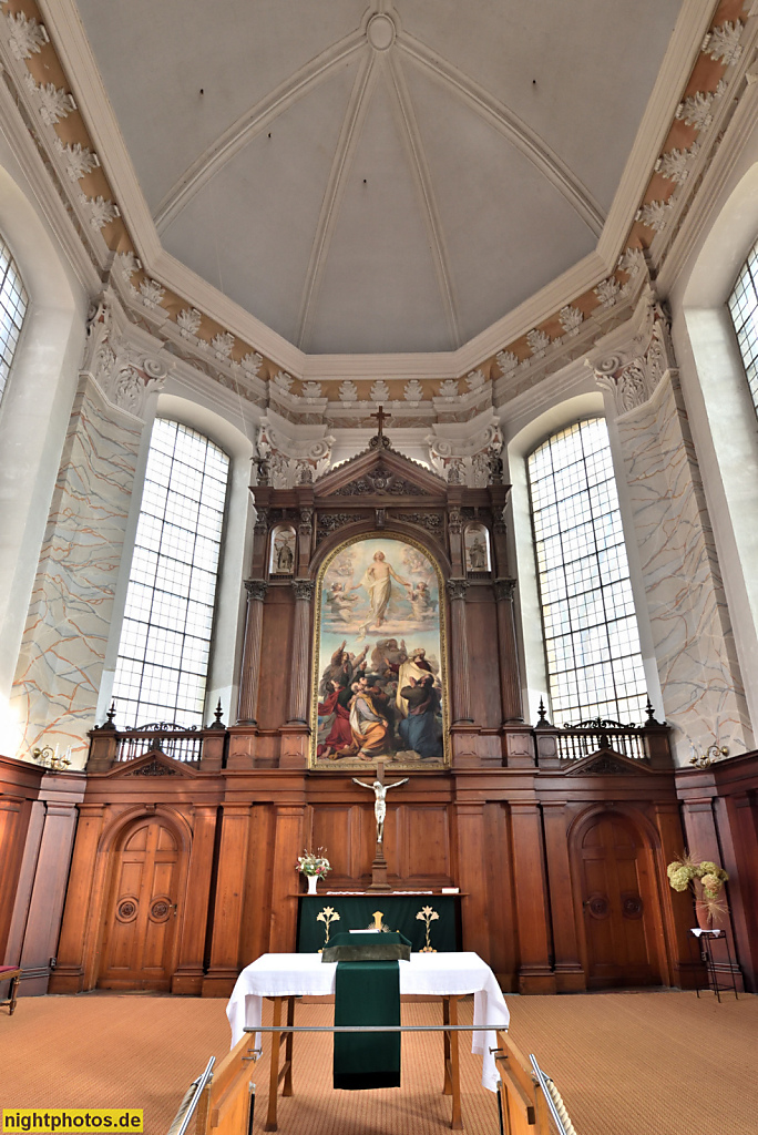Schwerin Schelfstadt. Schelfkirche Sankt Nikolai erbaut 1708-1713 von Jacob Reutz und Leonhard Christoph Sturm. Barock. Altarraum mit Apsis. Altarbild von Gaston Lenthe 1847