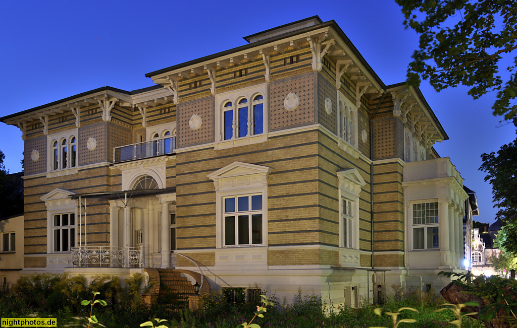 Berlin Lichterfelde. Villa Holzhüter erbaut 1875 von Paul Fingerling für Kaufmann und Majolikafabrikant Theodor Holzhüter. Curtiusstrasse 10