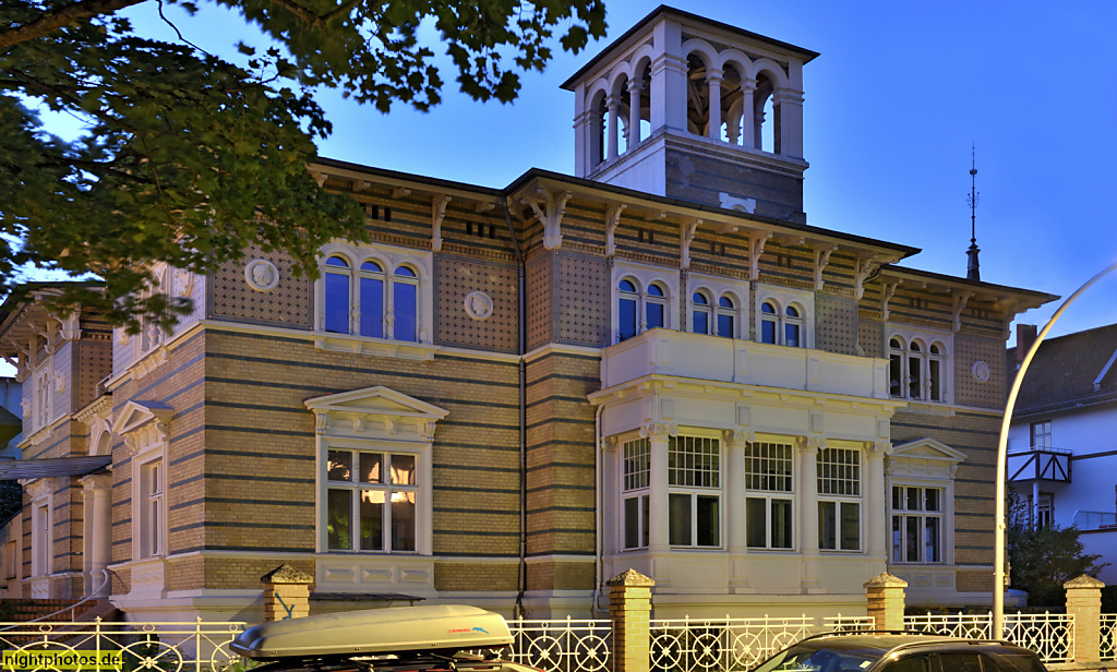 Berlin Lichterfelde. Villa Holzhüter erbaut 1875 von Paul Fingerling für Kaufmann und Majolikafabrikant Theodor Holzhüter. Curtiusstrasse 10