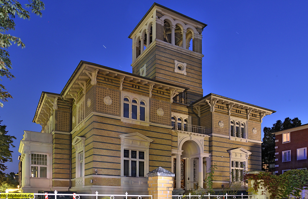 Berlin Lichterfelde. Villa Holzhüter erbaut 1875 von Paul Fingerling für Kaufmann und Majolikafabrikant Theodor Holzhüter. Curtiusstrasse 10