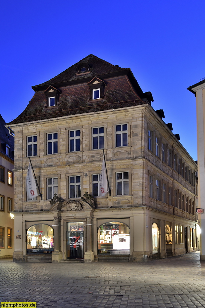 Bamberg. Stapfsches Haus. Barocker Quadersteinbau erbaut 1720 von Johann Leonhard Dientzenhofer mit Stuck von Johann Jakob Vogel. Portalfiguren von Leonhard Gollwitzer. Grüner Markt 7