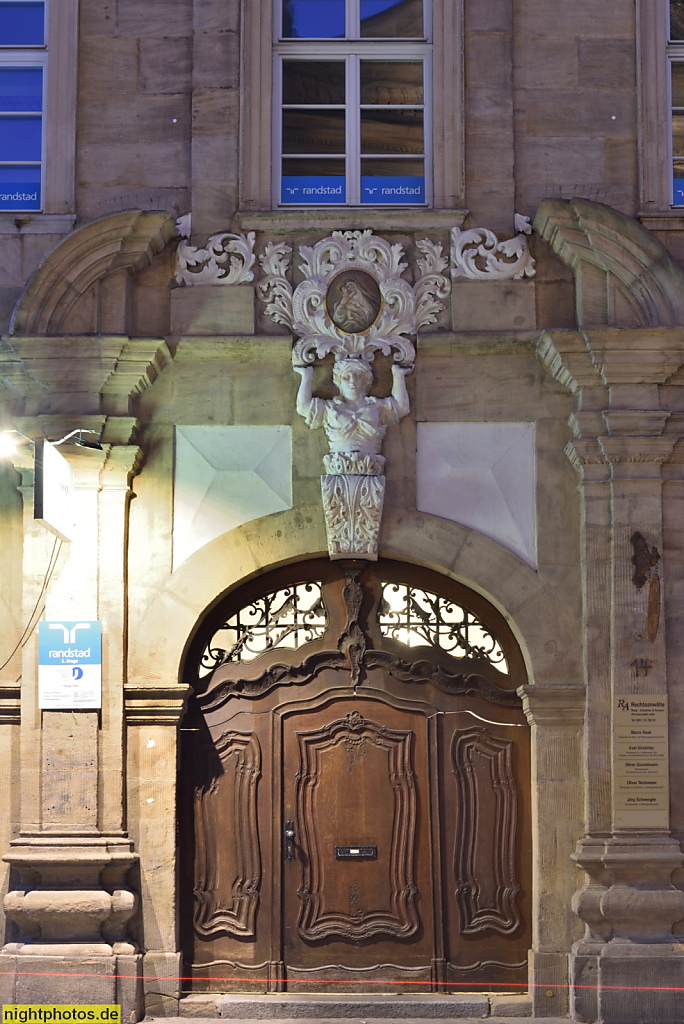 Bamberg. Portal am barocken Raulinohaus. erbaut nach 1700 von Johann Leonhard Dientzenhofer. Grüner Markt 14