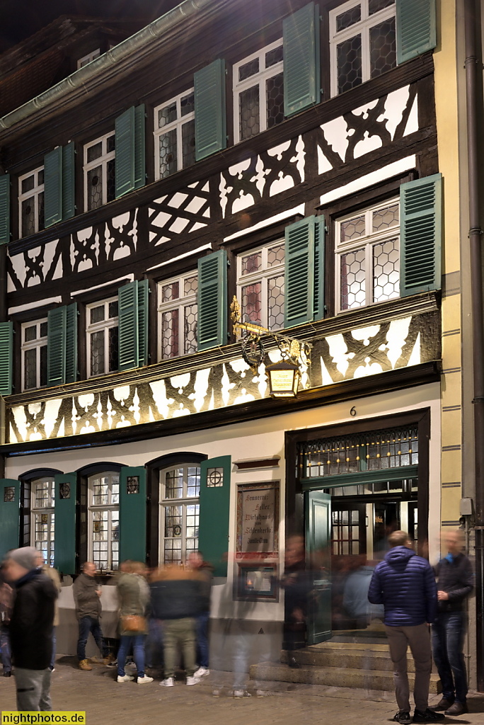 Bamberg. Gasthaus. Brauereiausschank Aecht Schlenkerla Rauchbier. Erbaut Mitte 17. Jahrhundert als Haus zum Blauen Löwen. Fachwerkbau mit Nasenschild