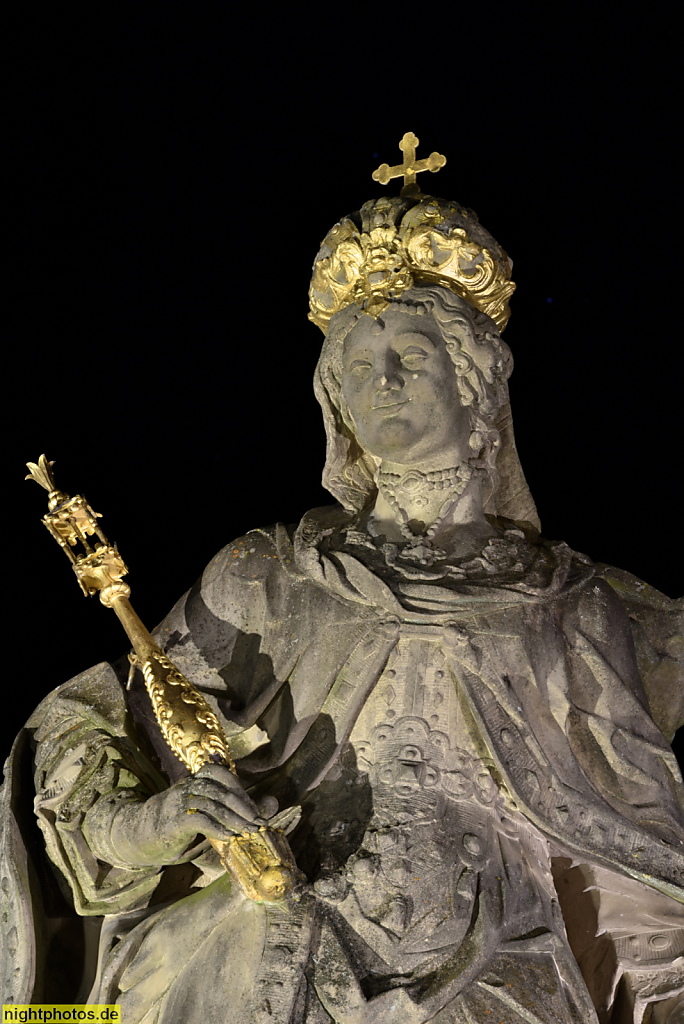 Bamberg. Steinfigur der heiligen Kunigunde von Johann Peter Benkert von 1744 auf der Unteren Brücke erbaut 1739 von Balthasar Neumann