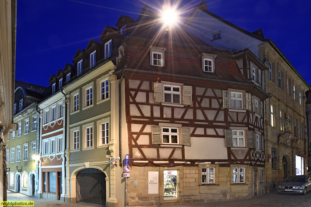 Bamberg. Wohnhaus mit Mansarddach. Fachwerk auf massivem Erdgeschoss. Erbaut im 17. Jahrhundert. Untere Brücke 7