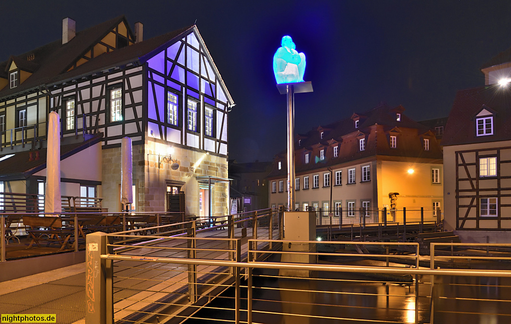 Bamberg. Restaurant Eckerts auf der Oberen Mühlbrücke über den linken Regnitzarm. Skulptur 'Air-Earth' von Jaume Plensa erschaffen 2012. Obere Mühlbrücke 9