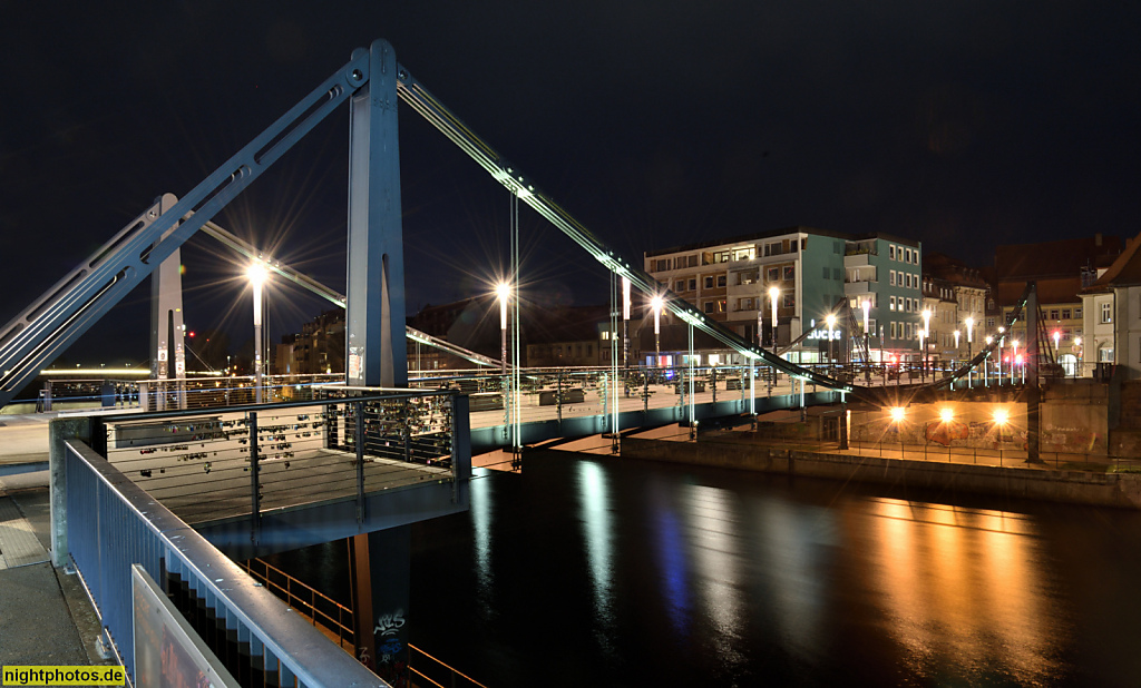 Bamberg. Kettenbrücke. Erbaut 2009-2010 von Architekten Grad-Dietz-Goldbrunner über den rechten Regnitzarm. Hauptwachstrasse Kettenbrückstrasse