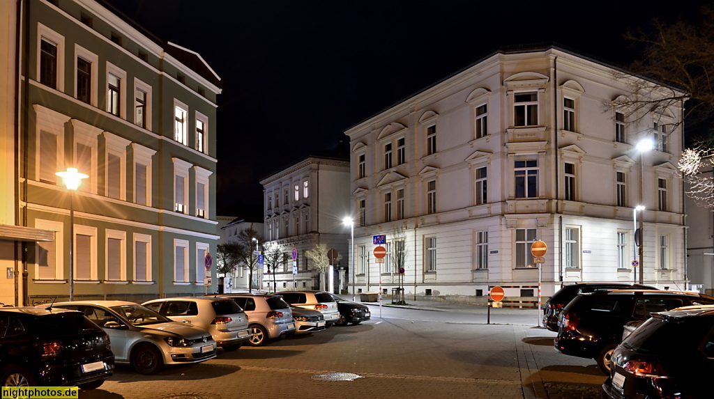 Bamberg. Mietshaus. Nachklassizistisch erbaut 1877 von Georg II. Hofbauer Eckhaus mit abgeschrägter Ecke. Promenadestr. 8 Ecke Brückenstr. Zufahrt zum ZOB