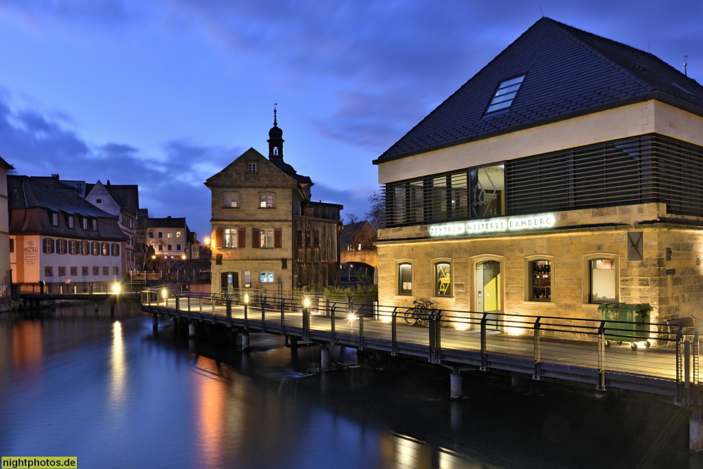 Bamberg. Vogtherrsche Mühle (Mitte). Sandsteinquaderbau erbaut 1840. Untere Mühlbrücke 3. Zentrum Welterbe (rechts) am linken Regnitzarm