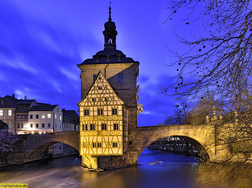 Bamberg. Rottmeisterhäuschen erbaut 1668 auf dem Eisbrecher der Oberen Brücke vor dem Alten Rathaus. Fachwerkbau mit Knickdach