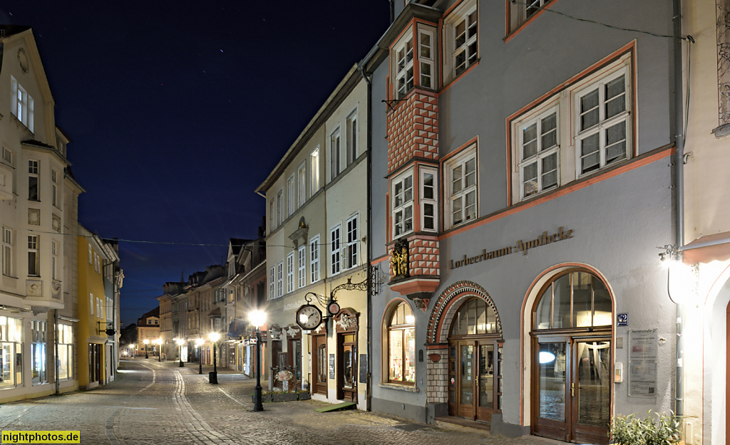 Naumburg. Wohn- und Geschäftshaus. Erbaut 16. Jhdt als Mohren-Apotheke. Ab 1735 Lorbeer-Apotheke. Erker erbaut 1645. Herrenstrasse 2