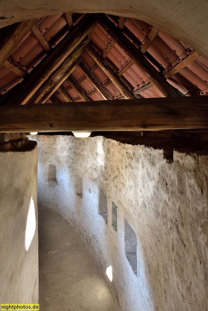 Naumburg. Marientor als Teil der Stadtmauer seit 1287. Doppeltoranlage in Bauform einer Barbakane seit 1446. Wehrgang