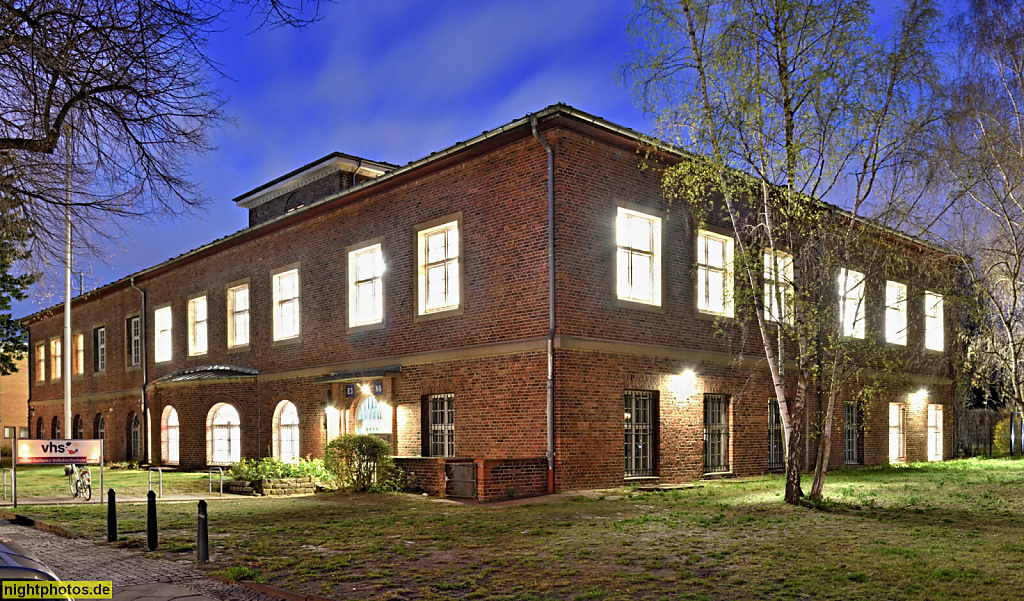 Berlin Lichterfelde. Victor-Gollancz-Volkshochschule. Erbaut 1914-1917 in Reformarchitektur von Richard Tietze als Erweiterung des Rathauses. Instandsetzung 1950-1951. Goethestrasse 9