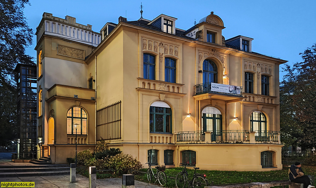 Berlin Steglitz. Schwartzsche Villa Kulturzentrum. Erbaut 1895-1897 von Christian Heidecke. Umbau 1919-1920 von B. Noack und Ludwig Antz. Bauherr Bankier Carl Schwartz. Grunewaldstrasse 55