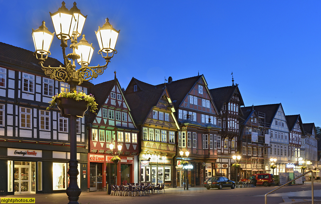 Celle. Altstadt. Fachwerk mit Auskragung und Erkern. Stechbahn Südseite