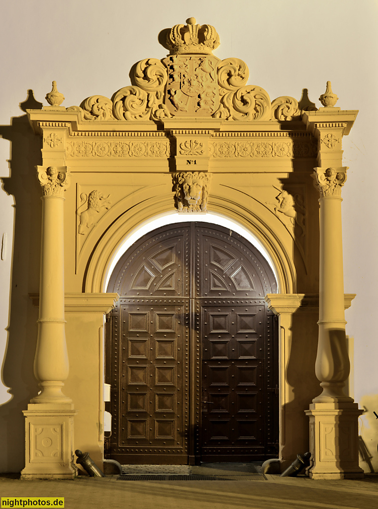 Celle. Altstadt. Schloss erbaut ab 1378 als Residenz der Herzöge von Braunschweig-Lüneburg. Umbau 1670. Tor Renaissance